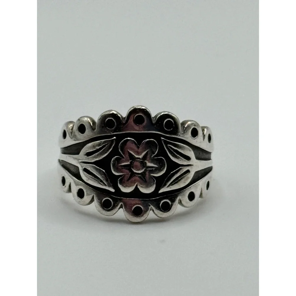 Retired James Avery Flower Sterling Silver Ring
